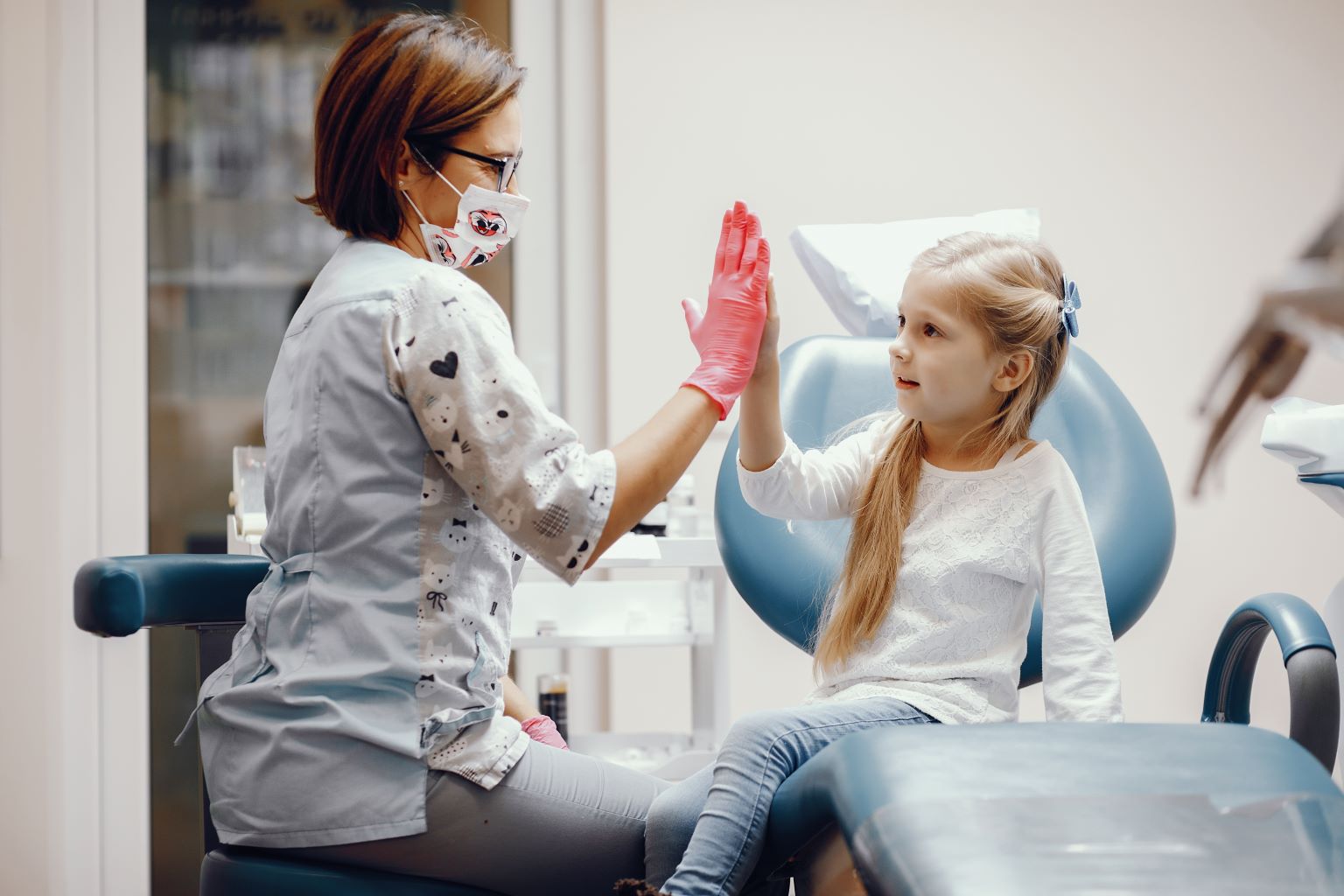 When Should Your Child First Visit the Dentist? A Parent's Easy Guide